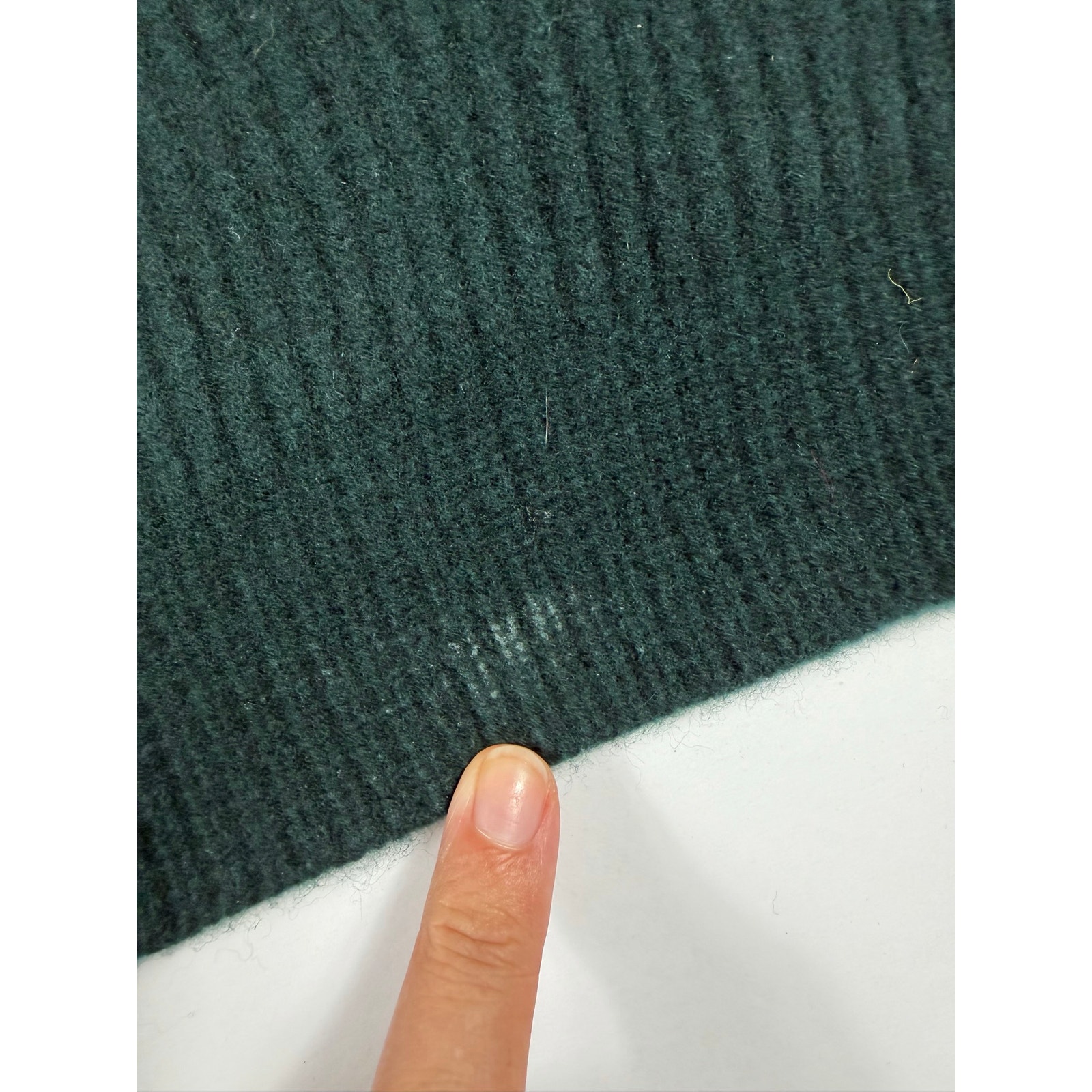 New Caron Callahan Wool V-Neck Sweater Dark Green Large — image 8 of 8
